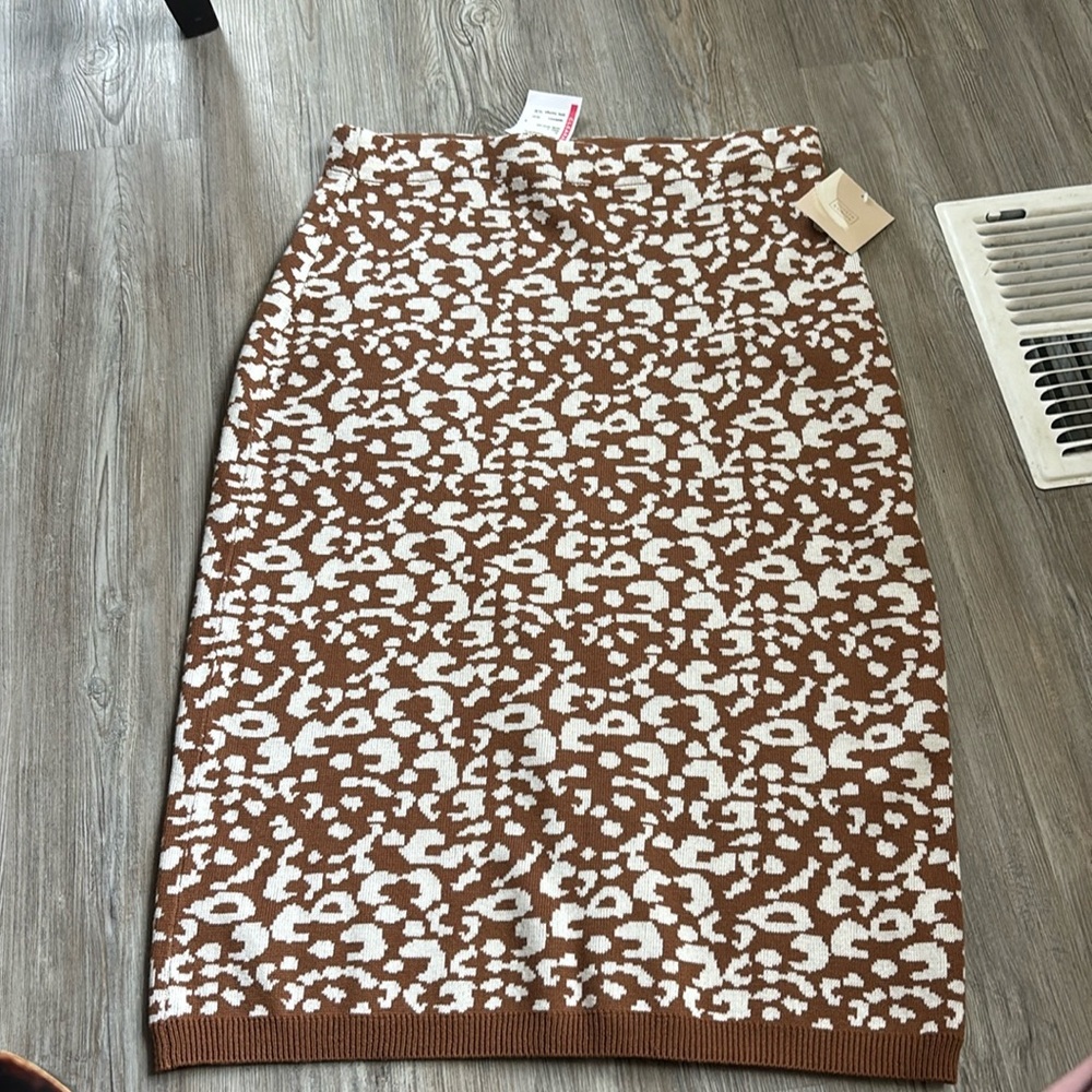 🌸NWT 14th & Union Brown and White Pencil Skirt for Effortless Elegance